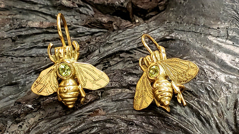 14kt gold bee earrings