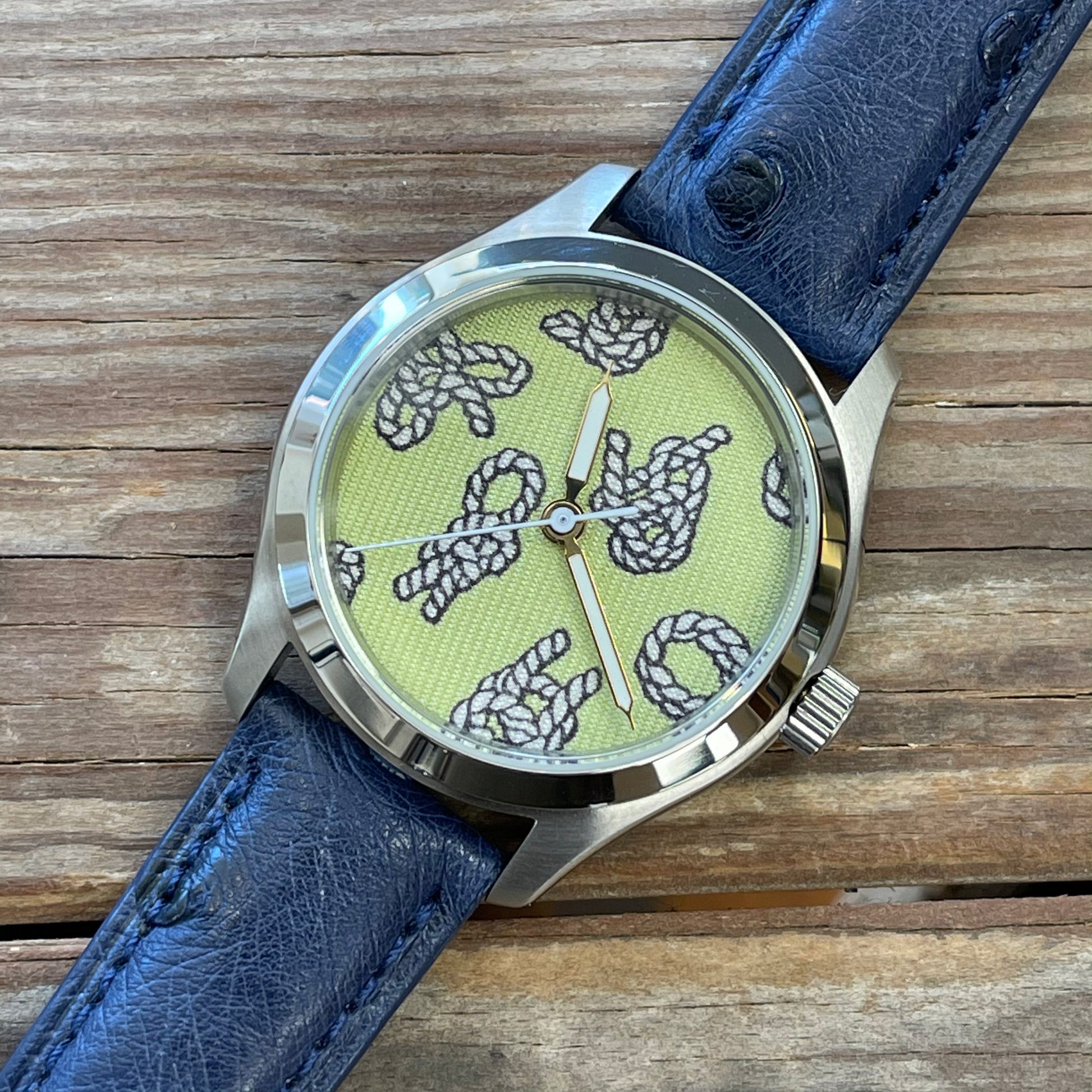 Green Nautical Knot Pattern