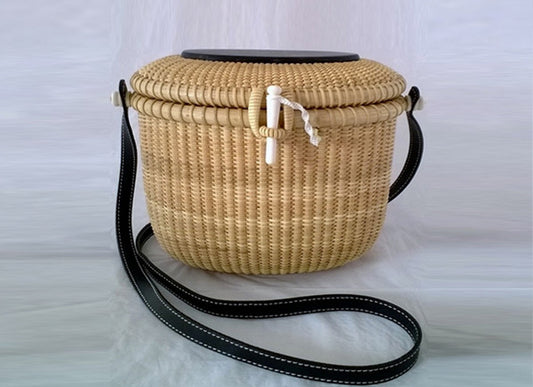 Lightship Purse (THE CLASSIC 9 leather)